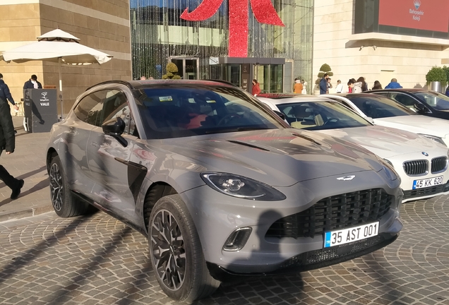 Aston Martin DBX