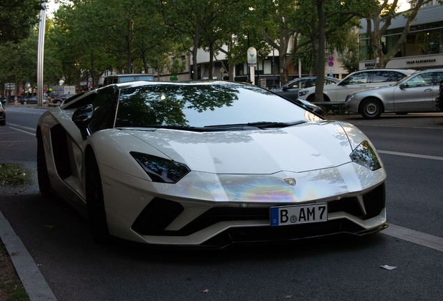 Lamborghini Aventador S LP740-4 Roadster