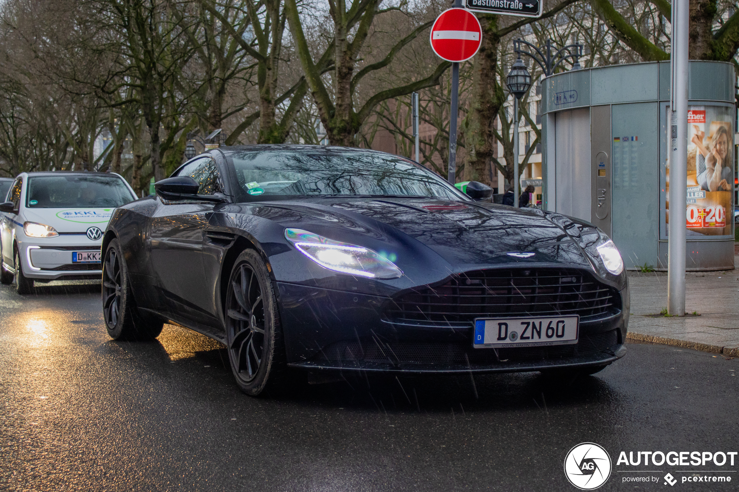 Aston Martin DB11 AMR