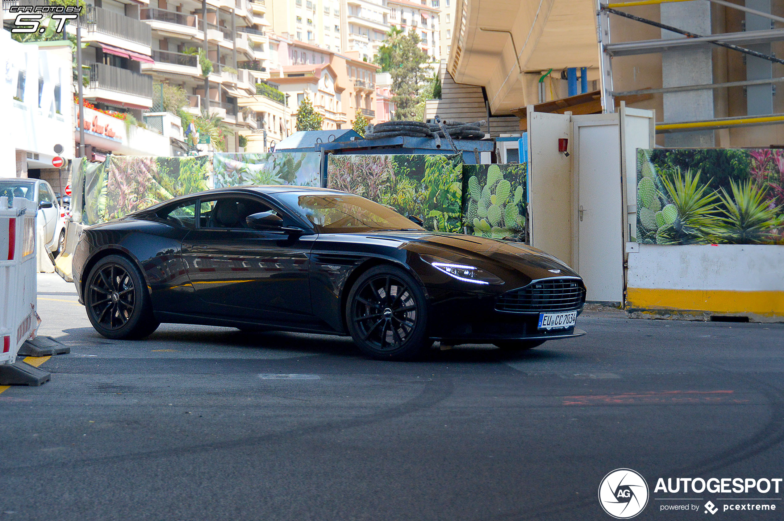 Aston Martin DB11 AMR