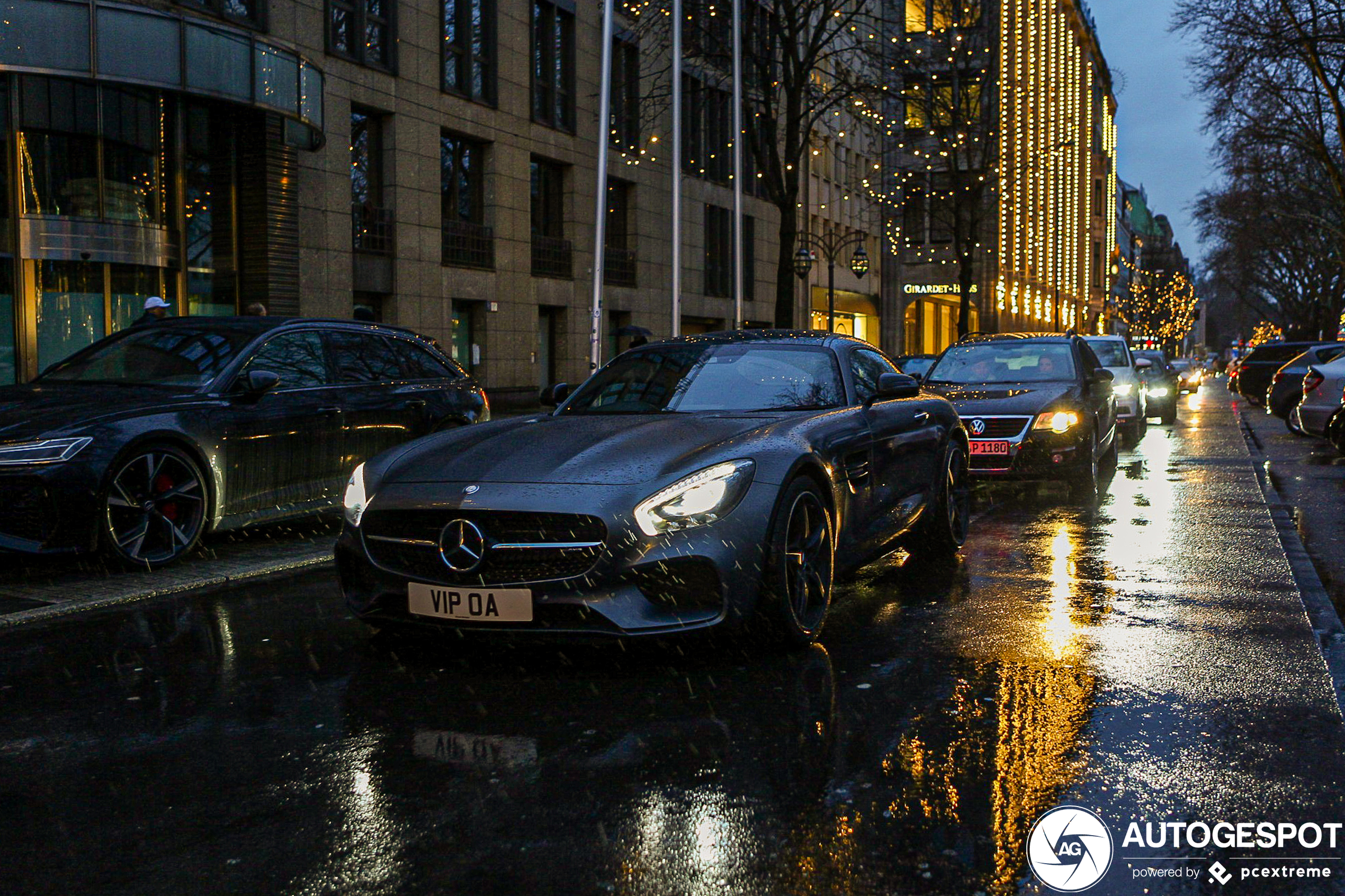 Mercedes-AMG GT S maakt Düsseldorf sfeervol