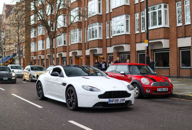 Aston Martin V8 Vantage S