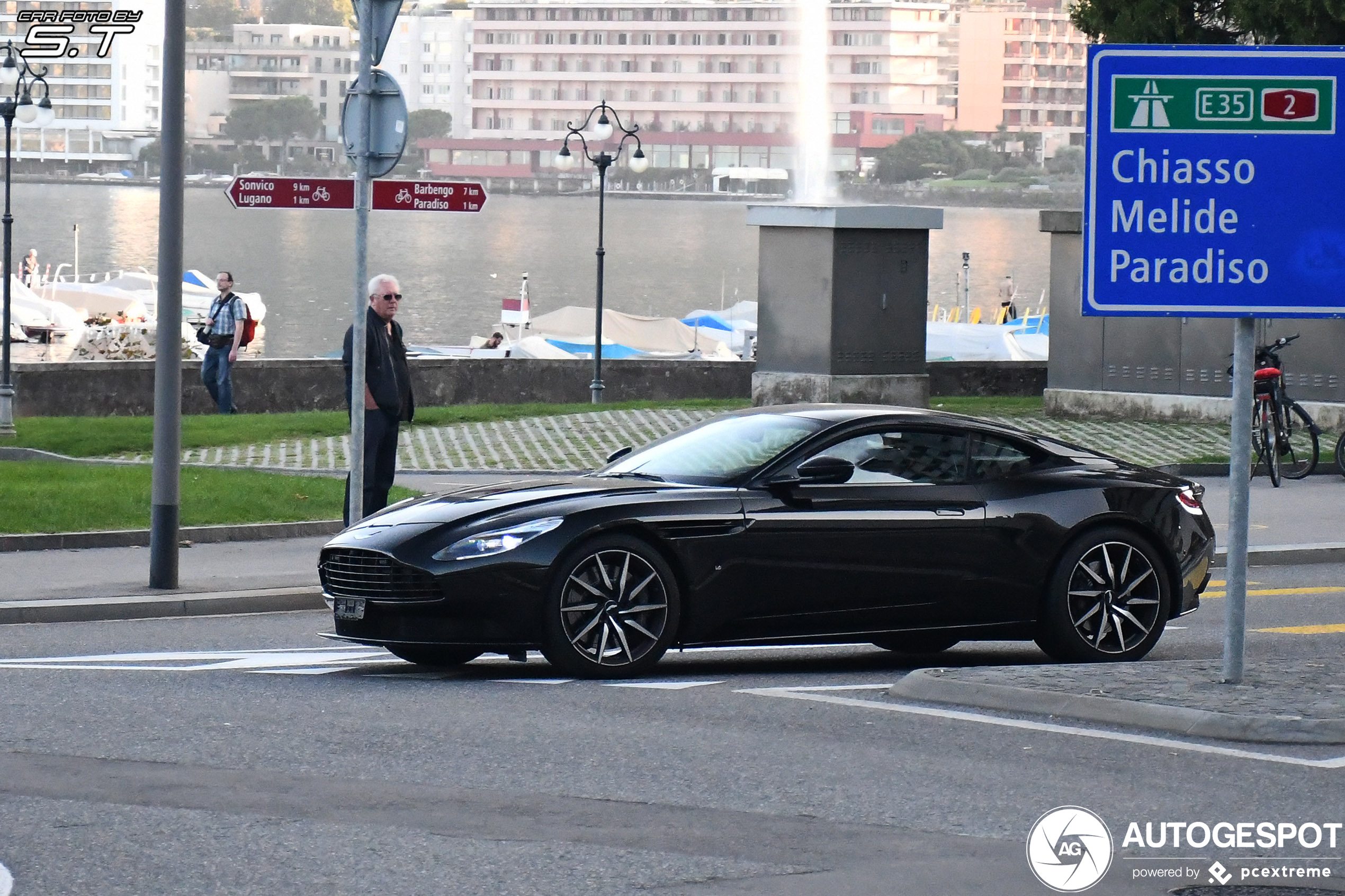 Aston Martin DB11