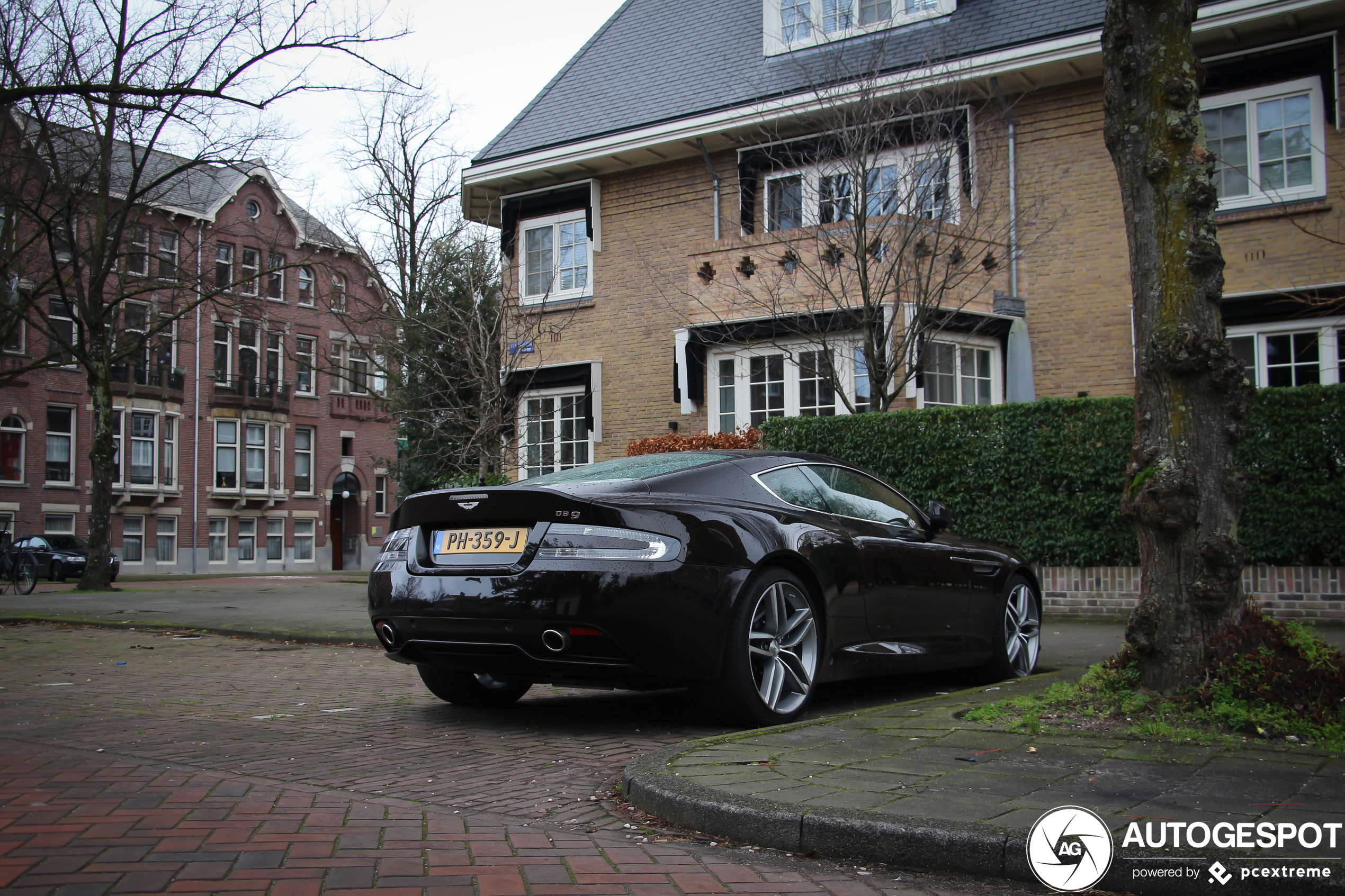 Aston Martin DB9 2013