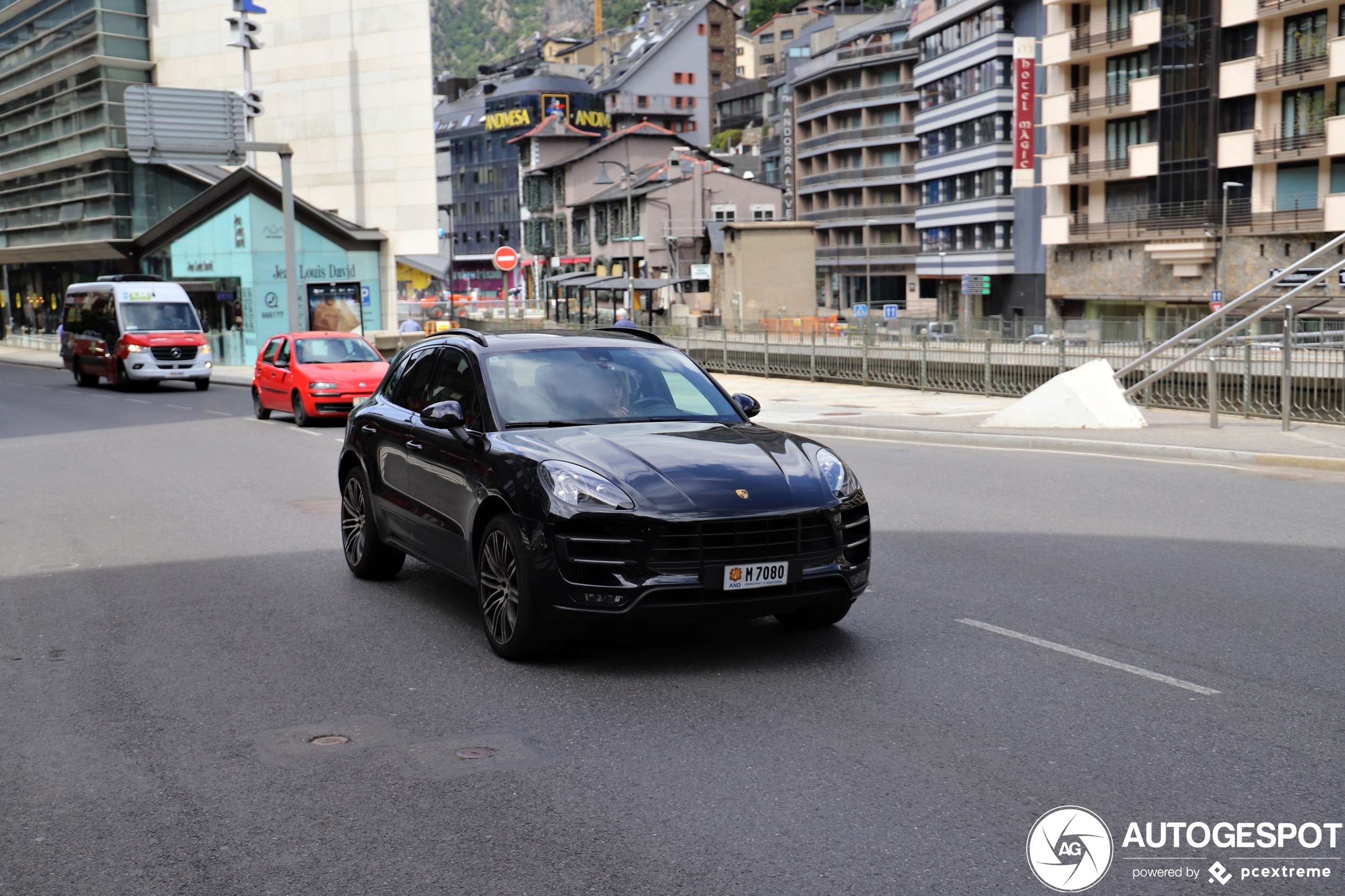 Porsche 95B Macan Turbo