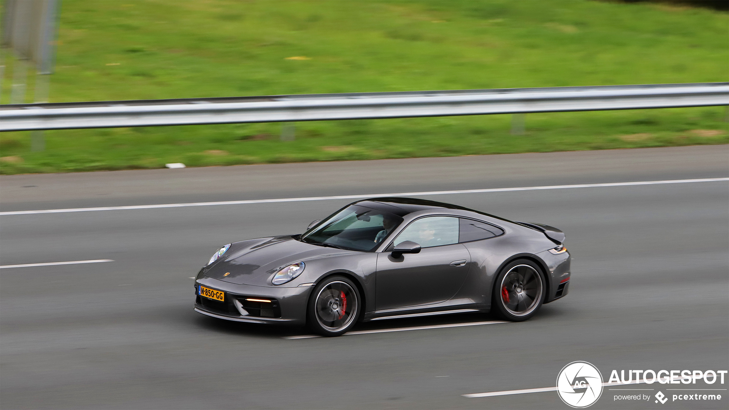 Porsche 992 Carrera 4S