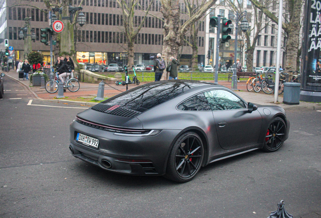 Porsche 992 Carrera 4S