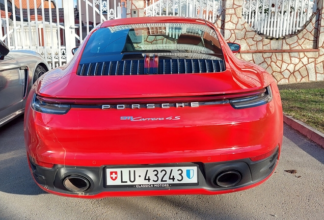 Porsche 992 Carrera 4S