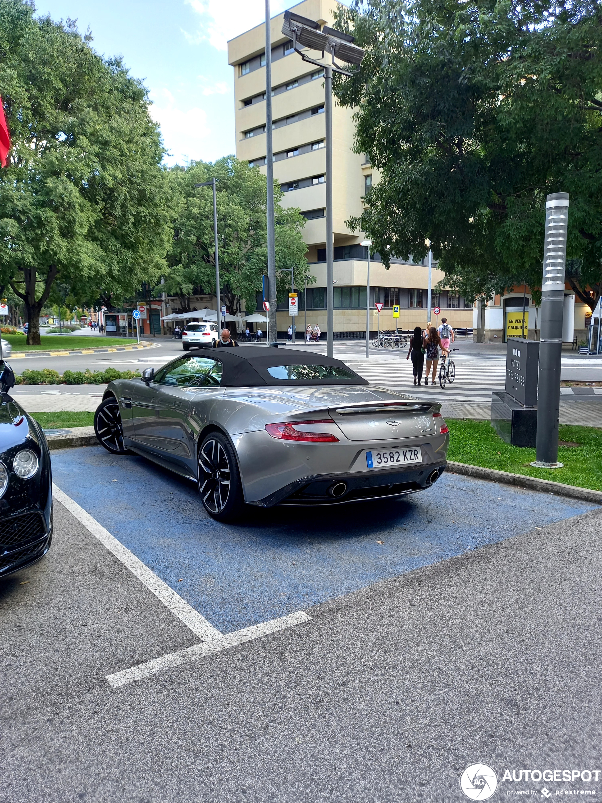 Aston Martin Vanquish Volante