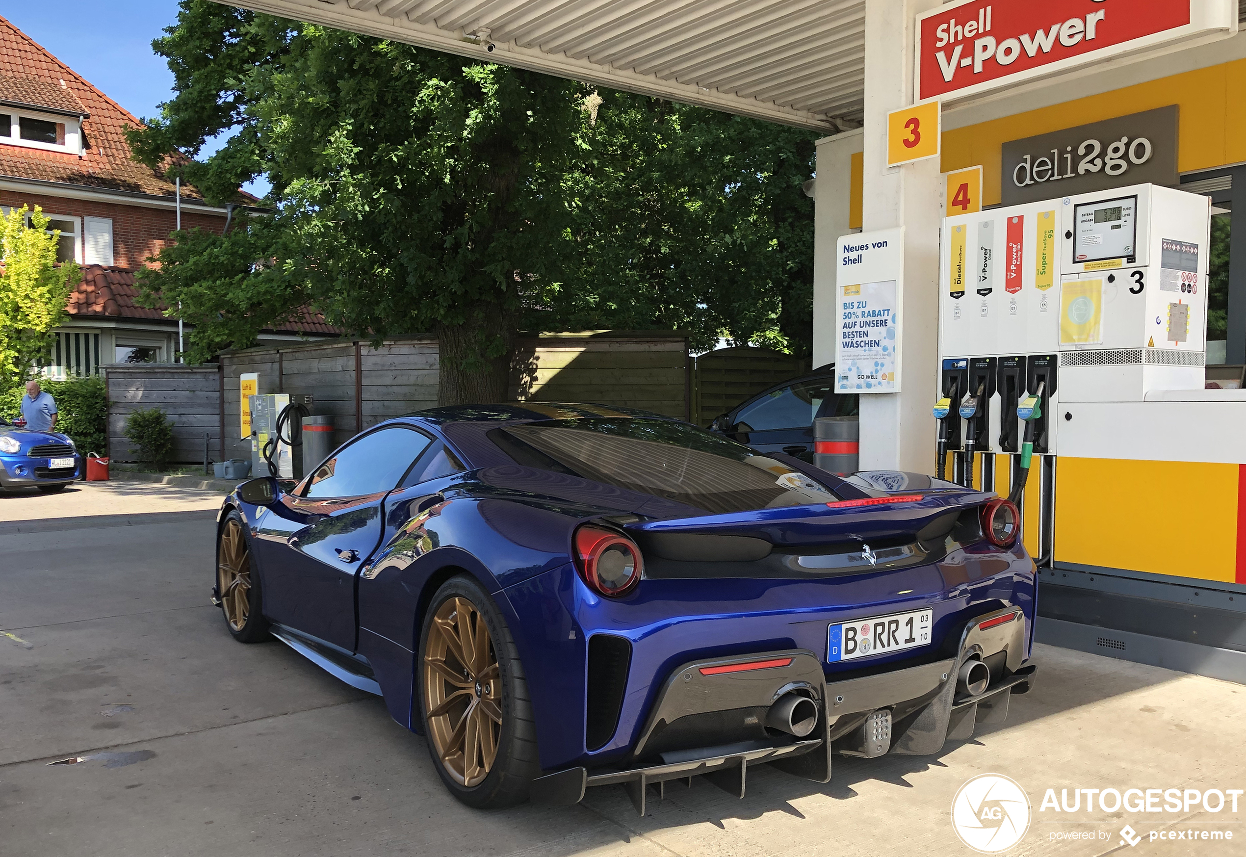 Lopende band werk: Ferrari 488 Pista meermaals gespot