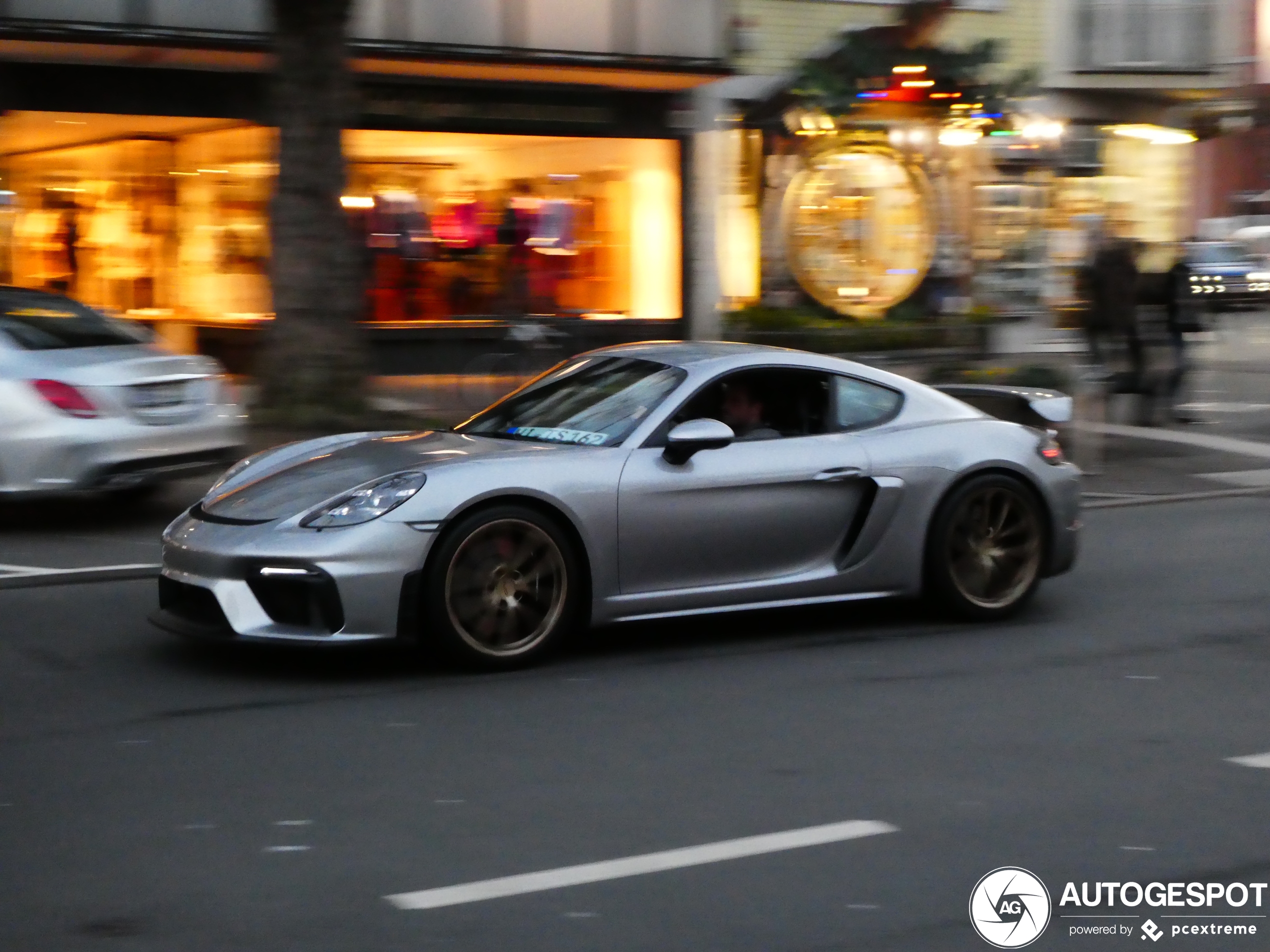 Porsche 718 Cayman GT4