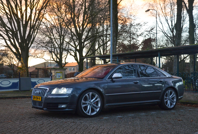 Audi S8 D3