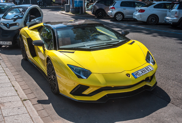 Lamborghini Aventador S LP740-4 Roadster