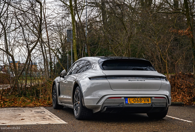 Porsche Taycan Turbo S Cross Turismo