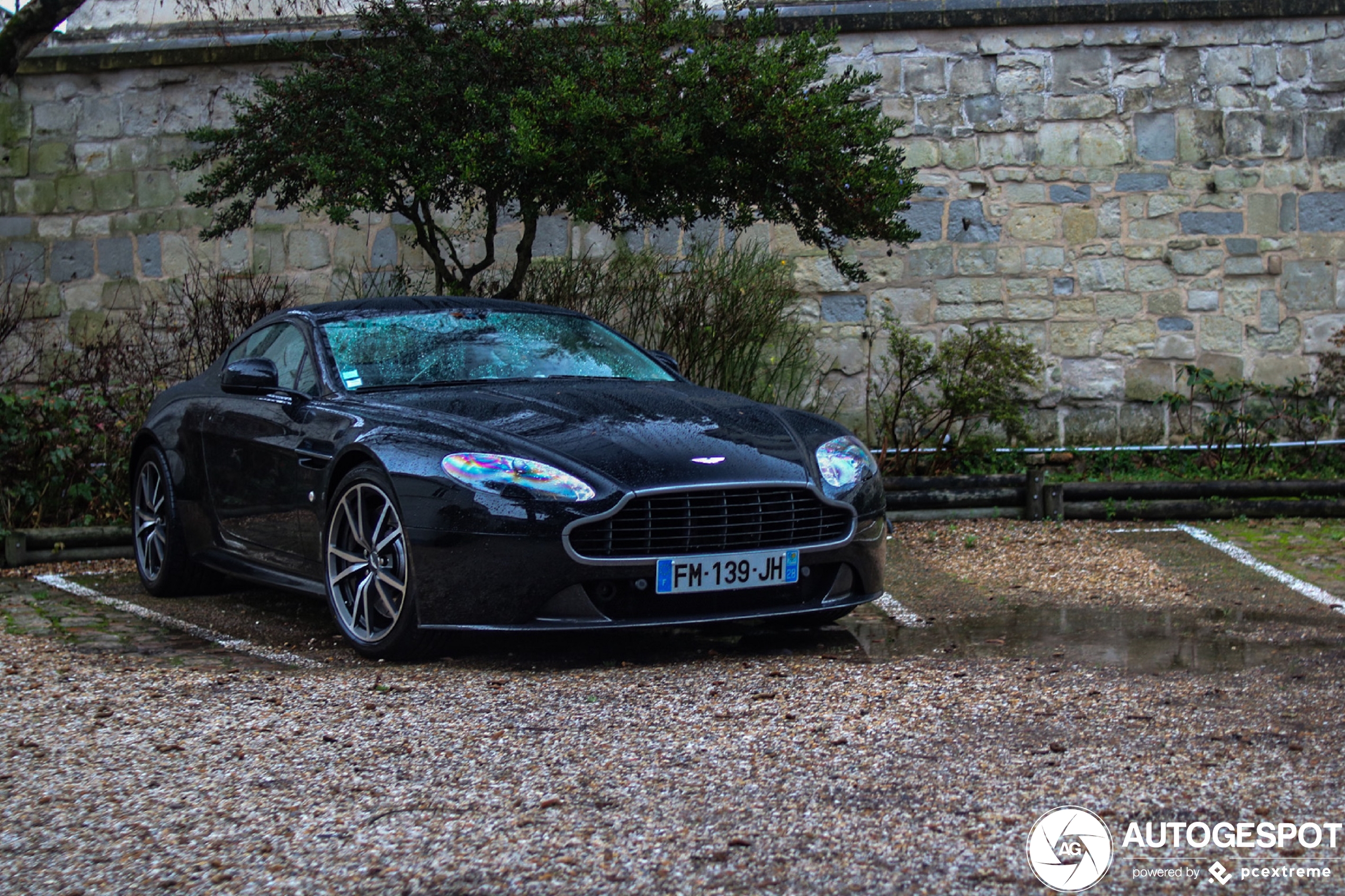 Aston Martin V8 Vantage 2012