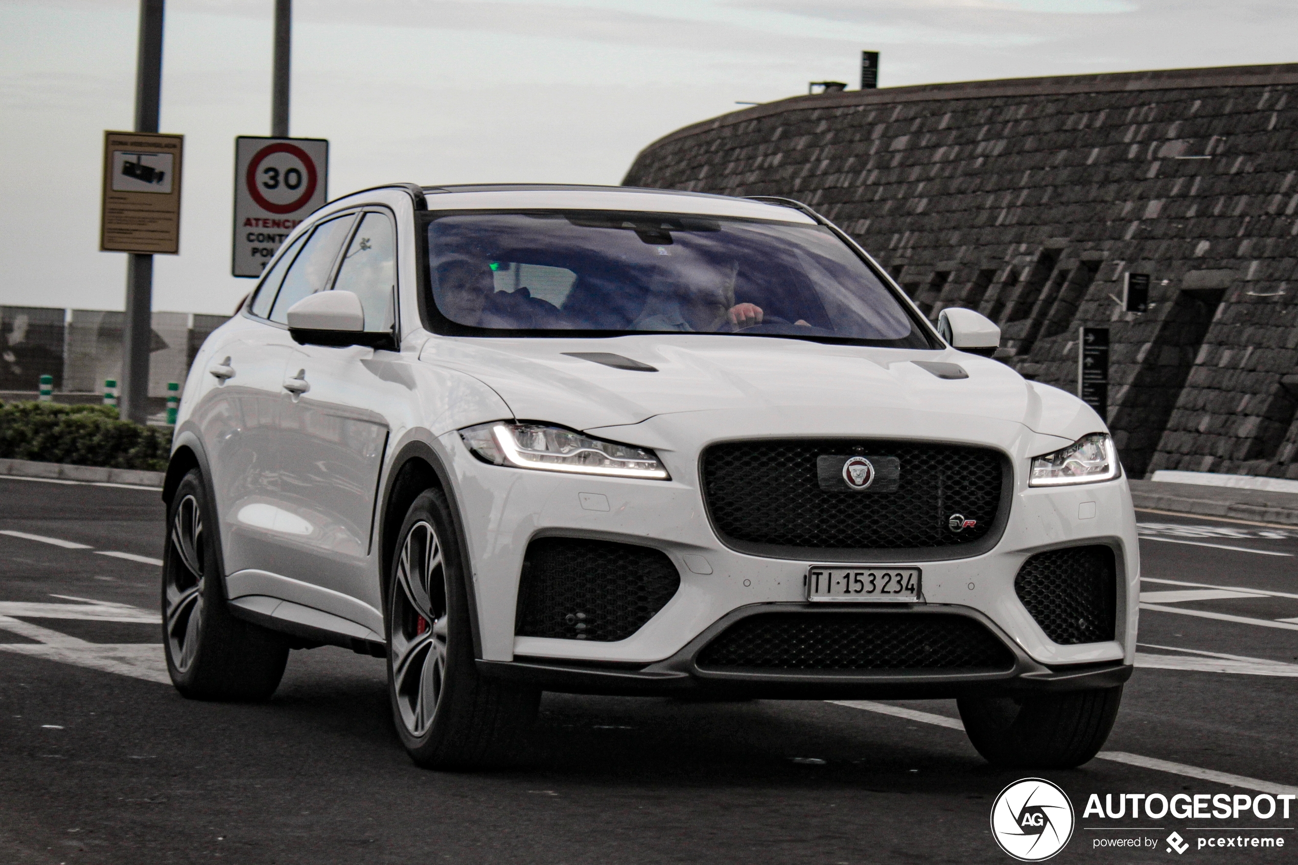 Jaguar F-PACE SVR