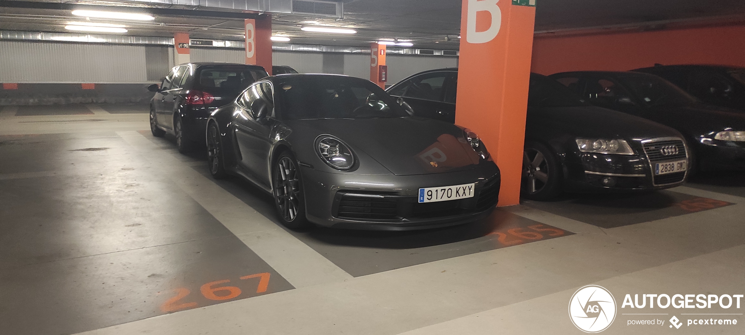 Porsche 992 Carrera 4S