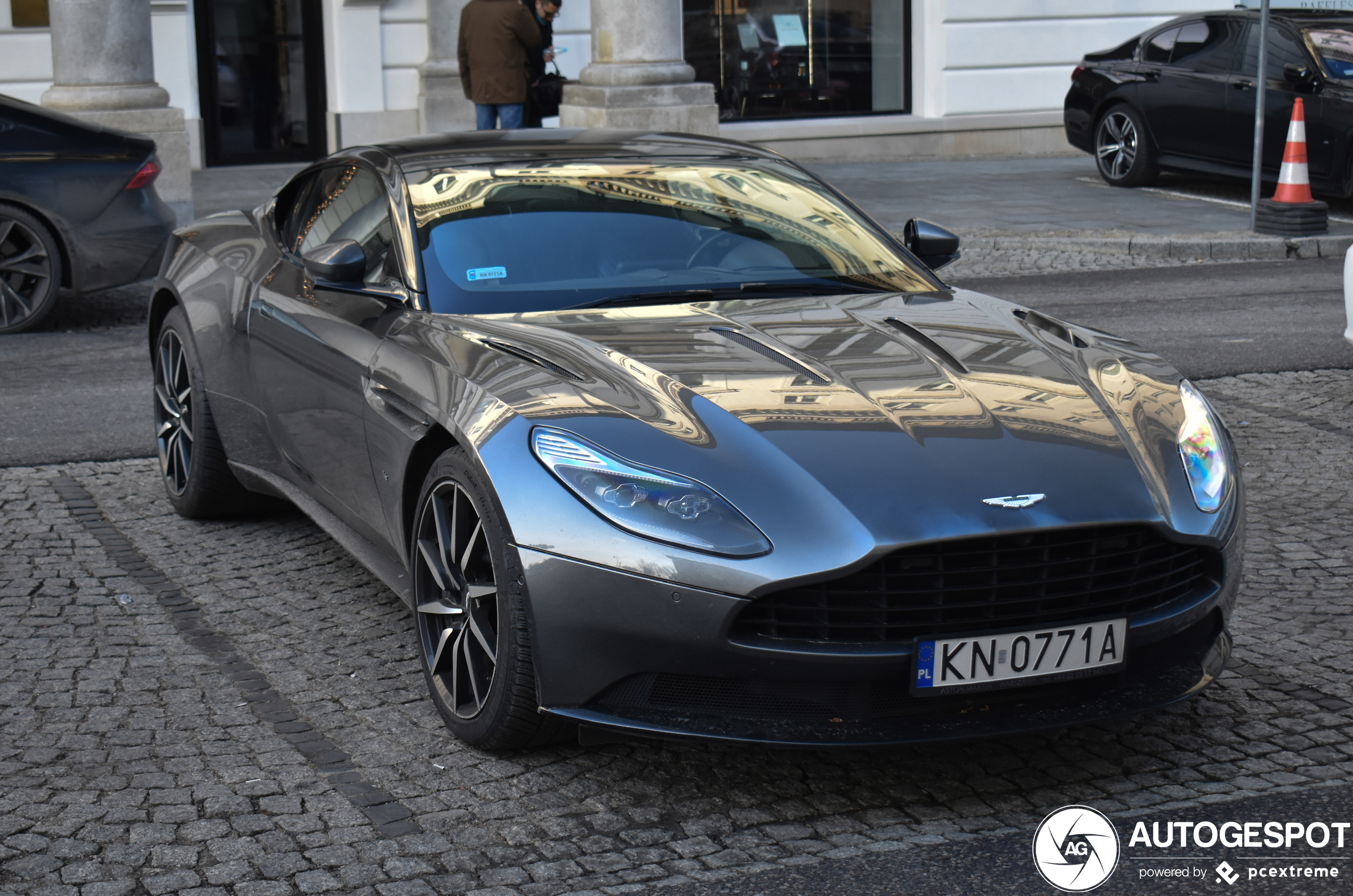 Aston Martin DB11