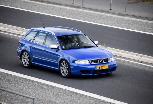 Audi RS4 Avant B5