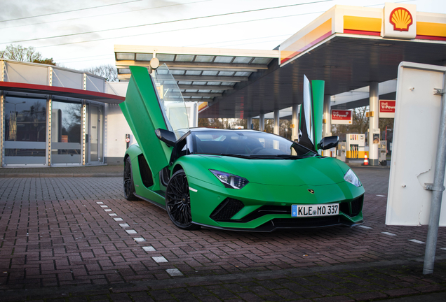 Lamborghini Aventador S LP740-4 Roadster