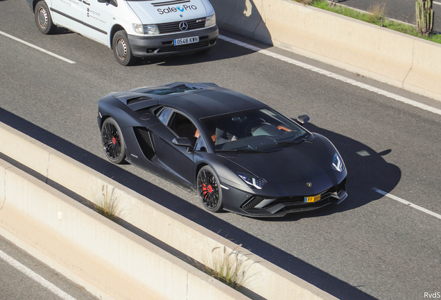 Lamborghini Aventador S LP740-4