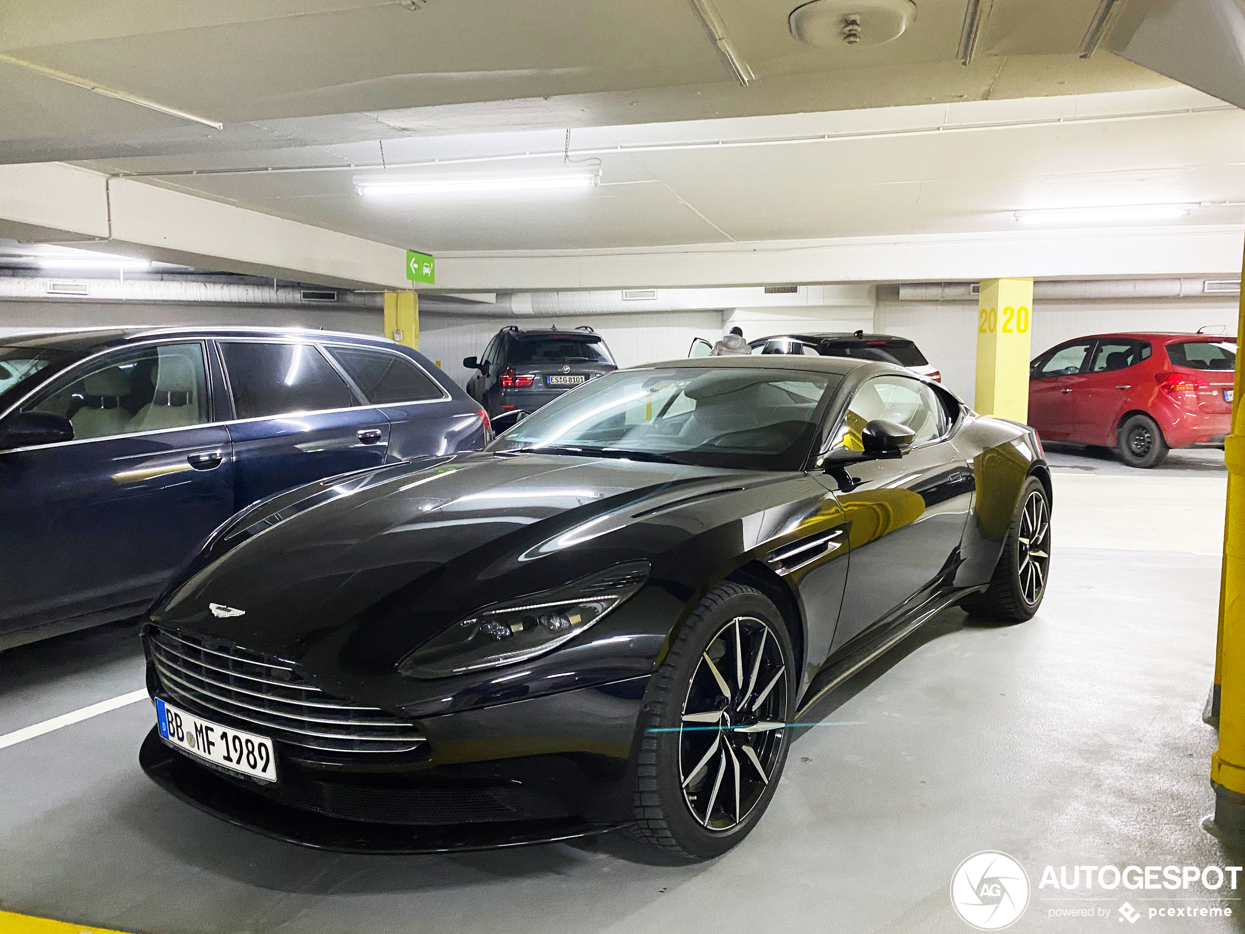 Aston Martin DB11 V8