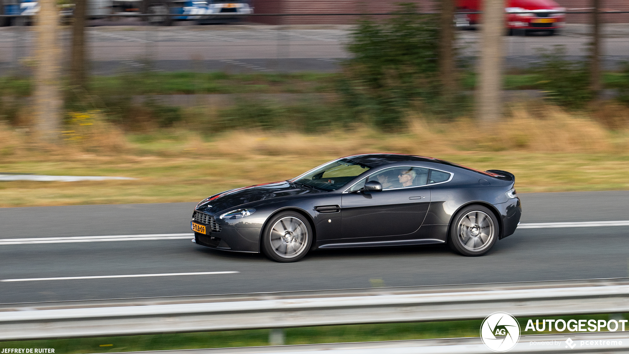 Aston Martin V8 Vantage S