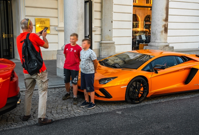 Lamborghini Aventador S LP740-4