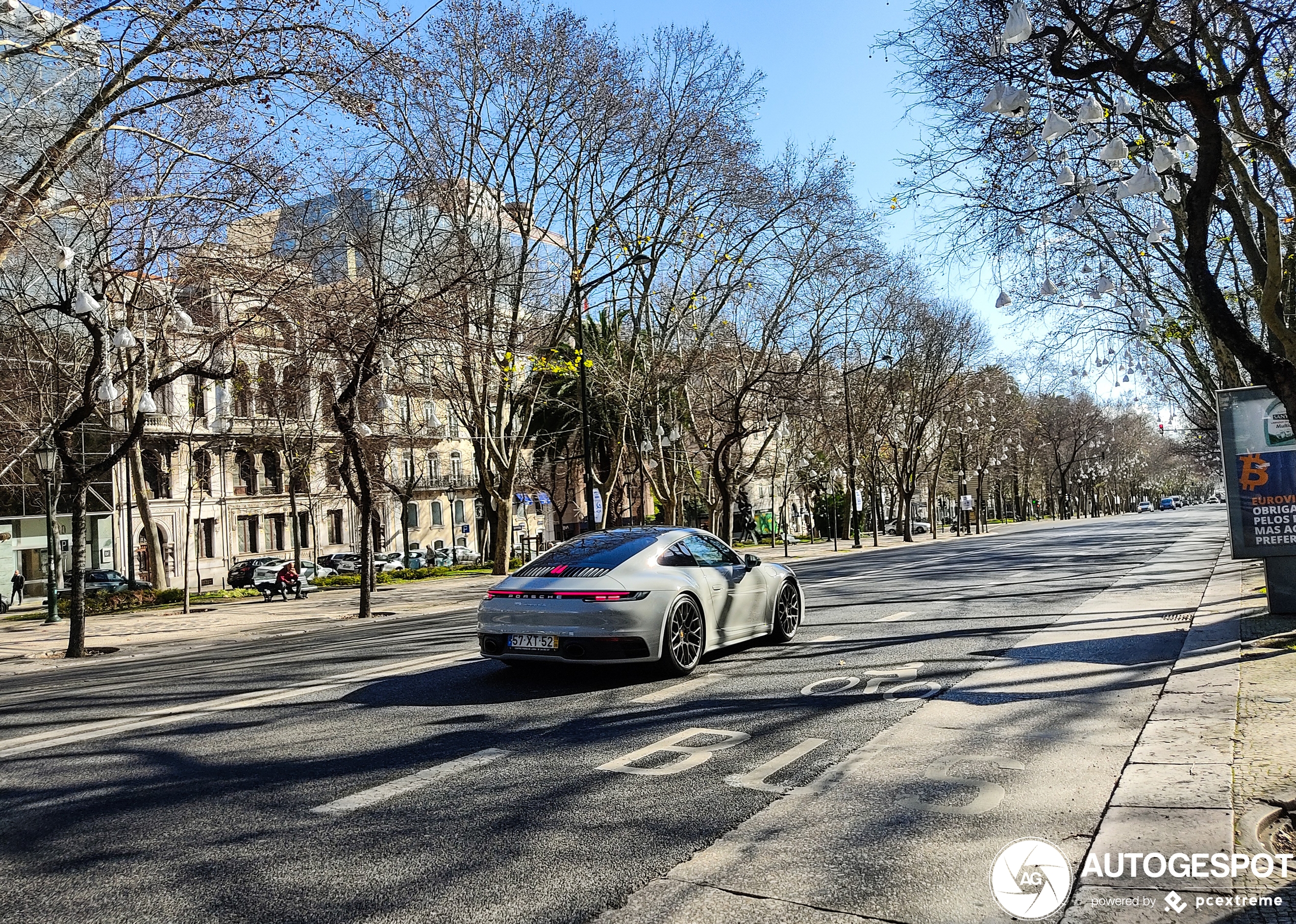 Porsche 992 Carrera 4S