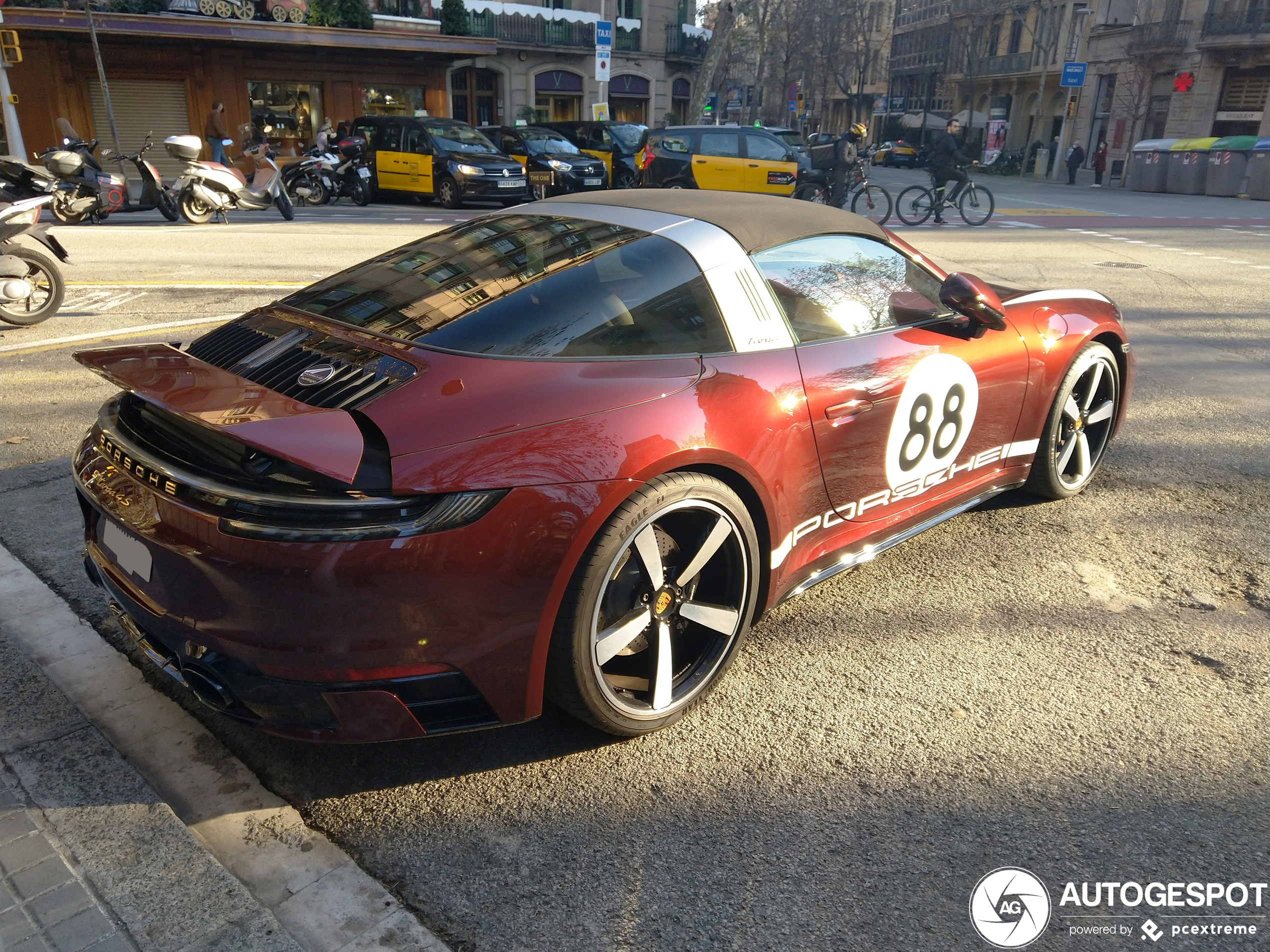 Porsche 992 Targa 4S Heritage Design Edition