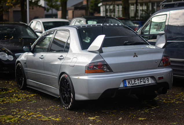 Mitsubishi Lancer Evolution IX MR FQ-320