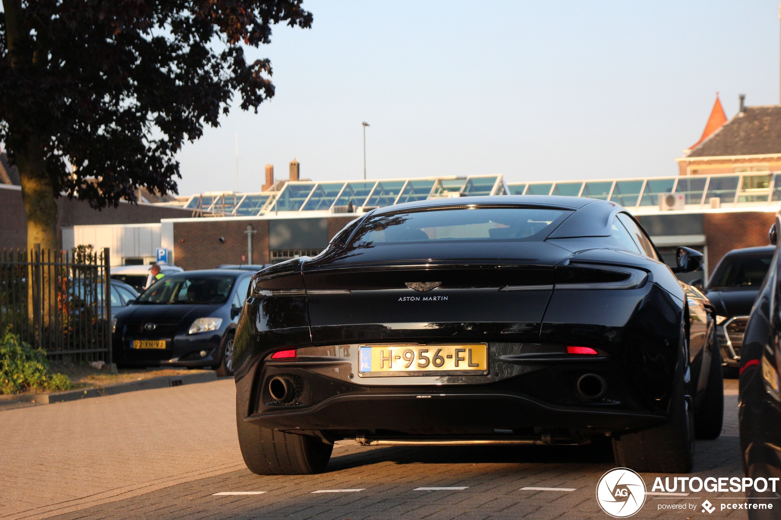 Aston Martin DB11