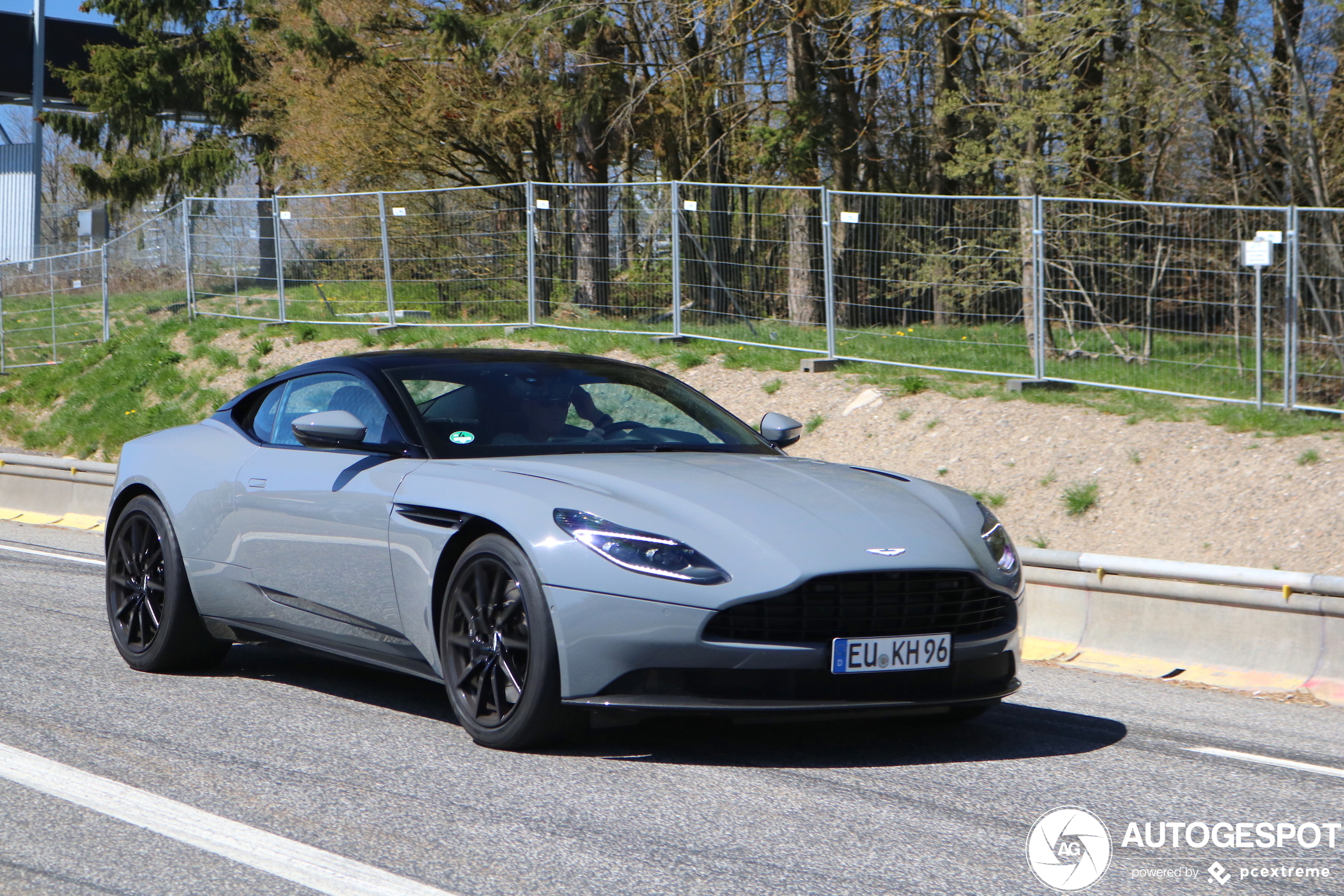 Aston Martin DB11 V8