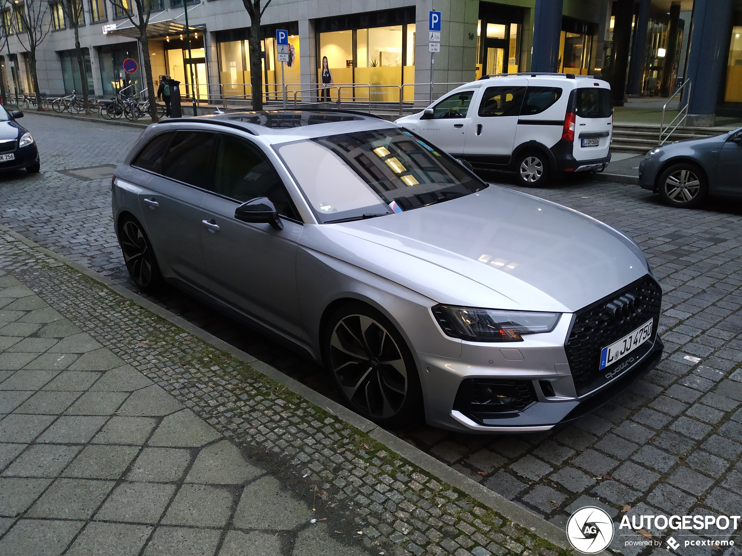 Audi RS4 Avant B9