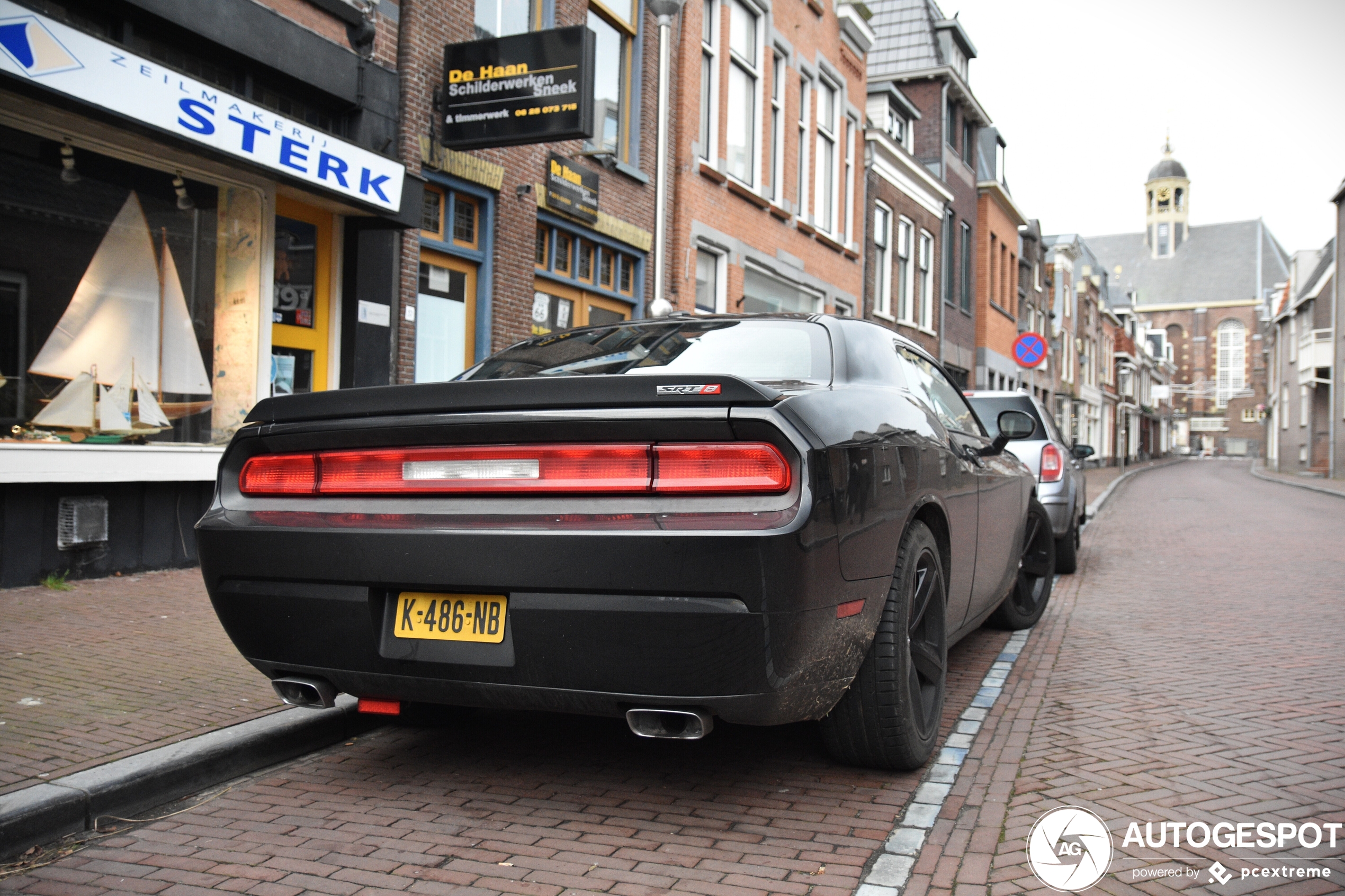 Dodge Challenger SRT-8