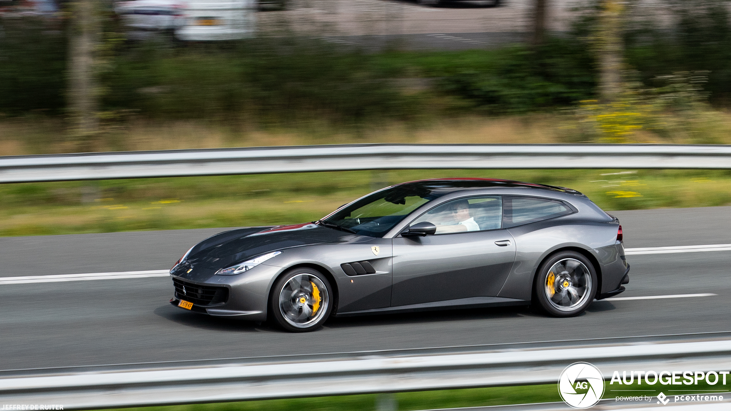 Ferrari GTC4Lusso T