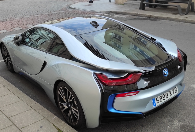 BMW i8