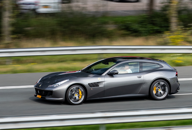 Ferrari GTC4Lusso T