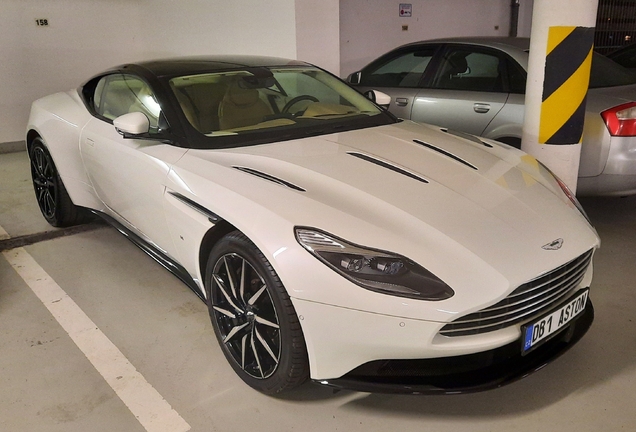 Aston Martin DB11