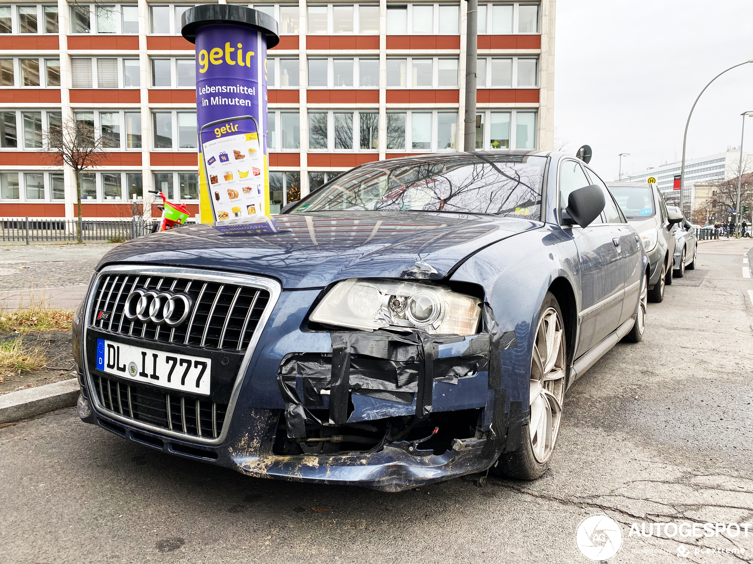 Audi S8 en CLA45 liggen ook in de kreukels