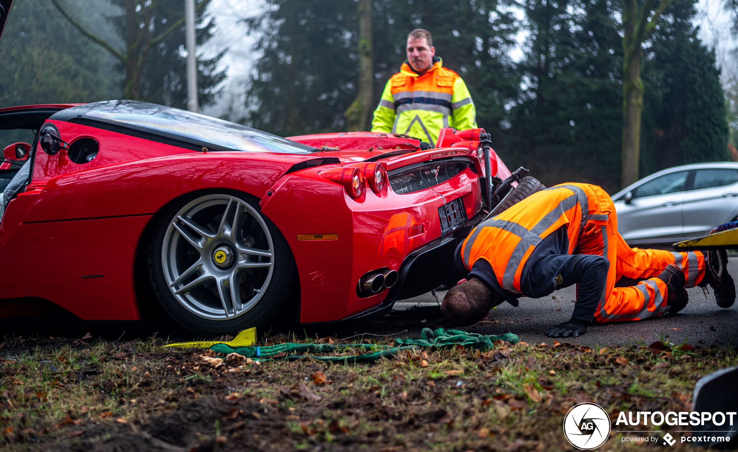 Ferrari Enzo meets tree in Baarn, Netherlands