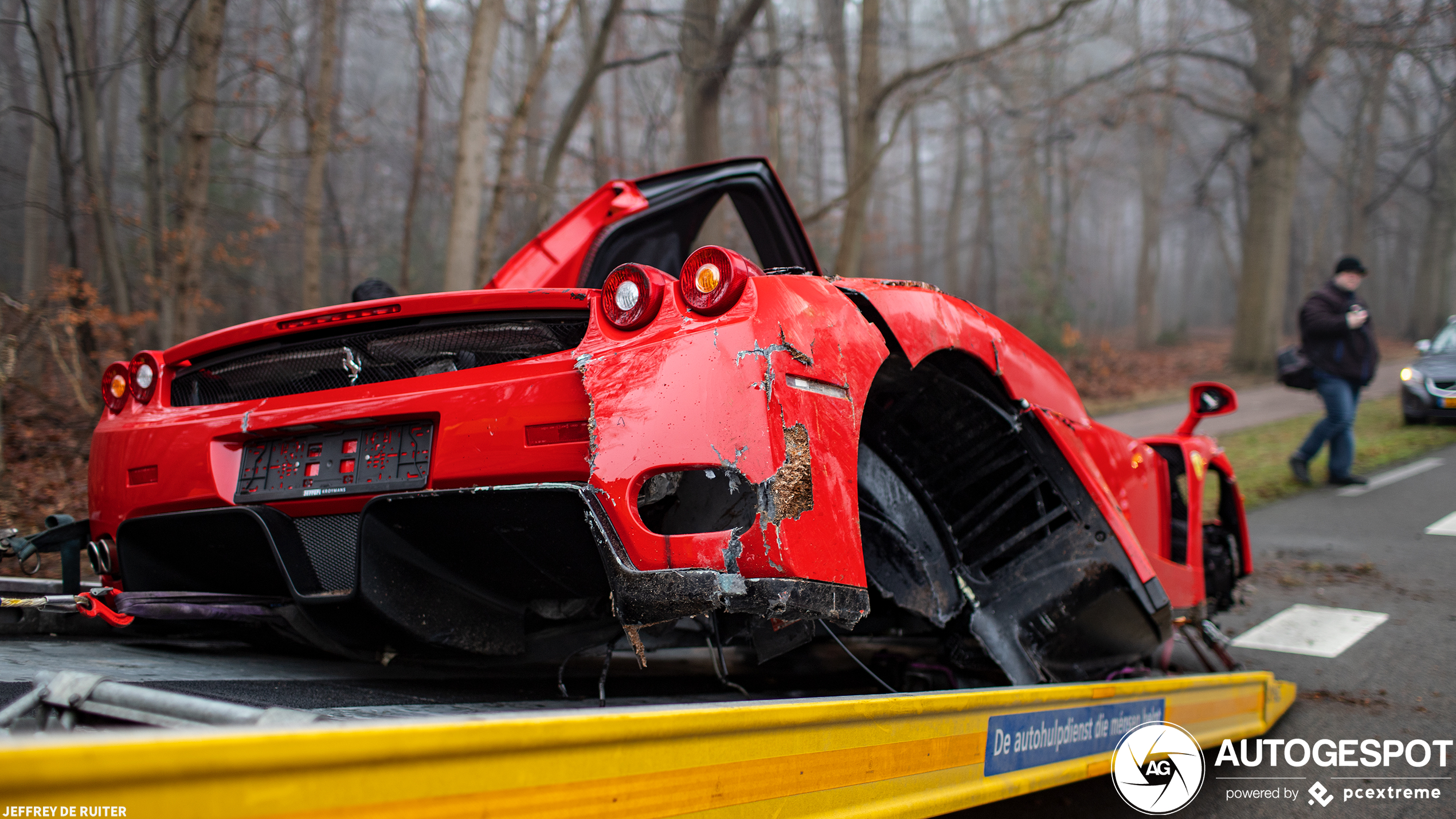 Ferrari Enzo meets tree in Baarn, Netherlands