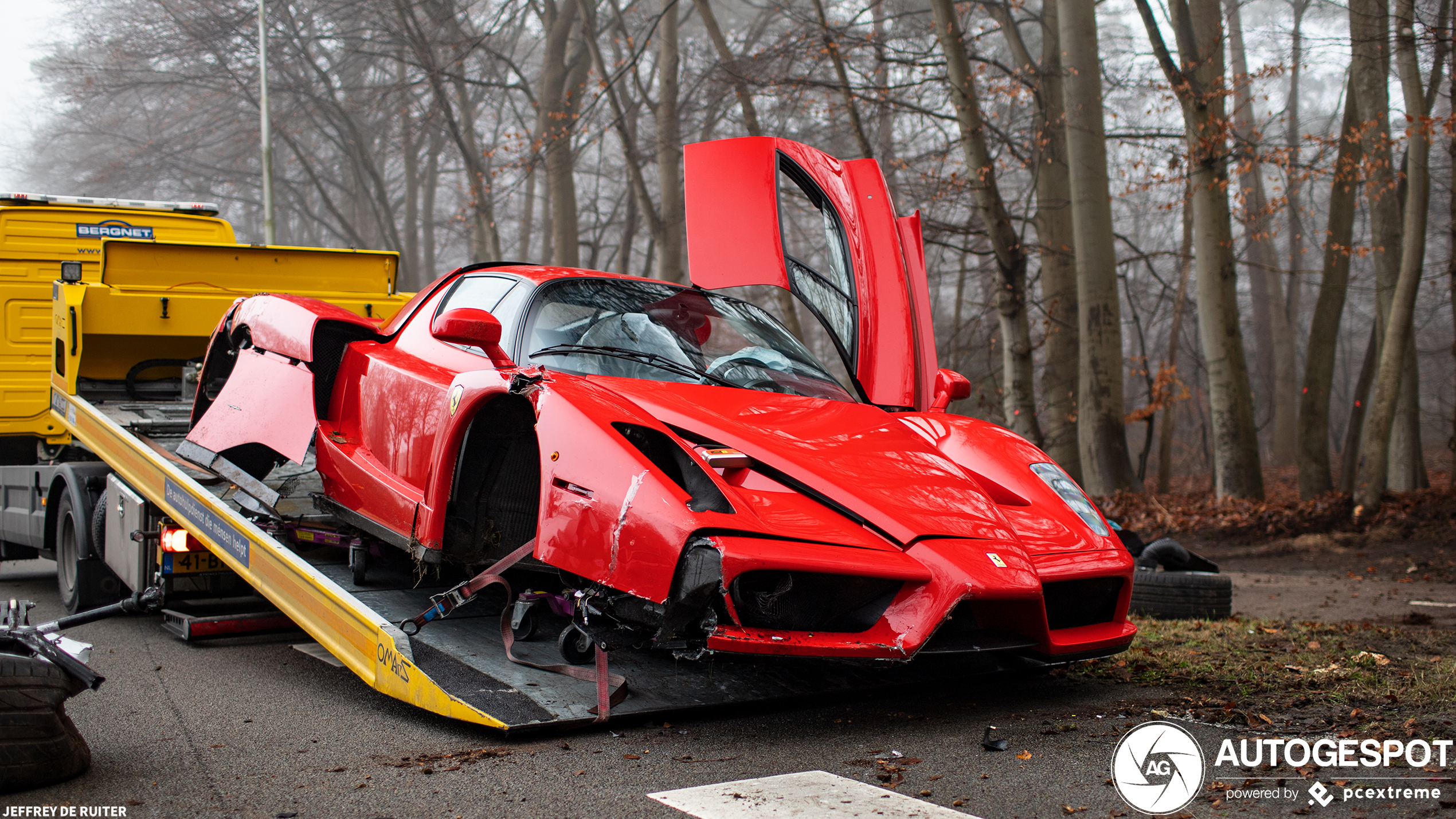 Ferrari Enzo meets tree in Baarn, Netherlands