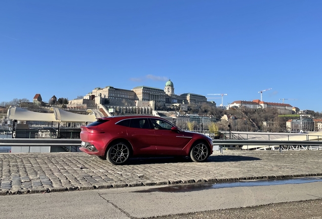 Aston Martin DBX