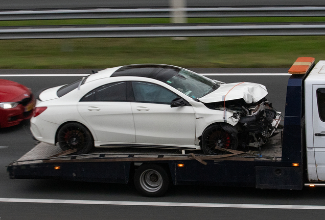 Mercedes-Benz CLA 45 AMG C117