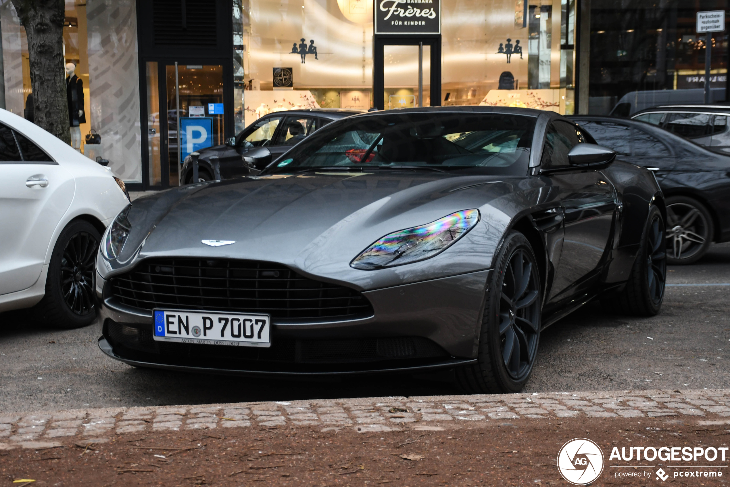 Aston Martin DB11 V8