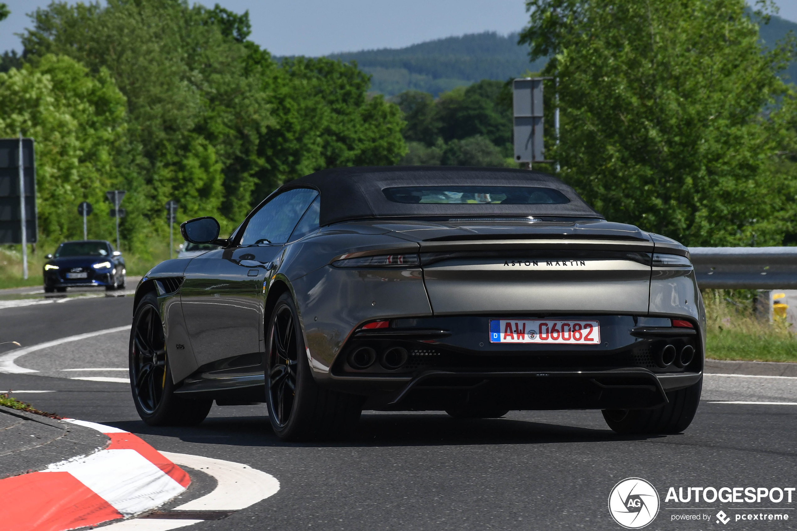 Aston Martin DBS Superleggera Volante