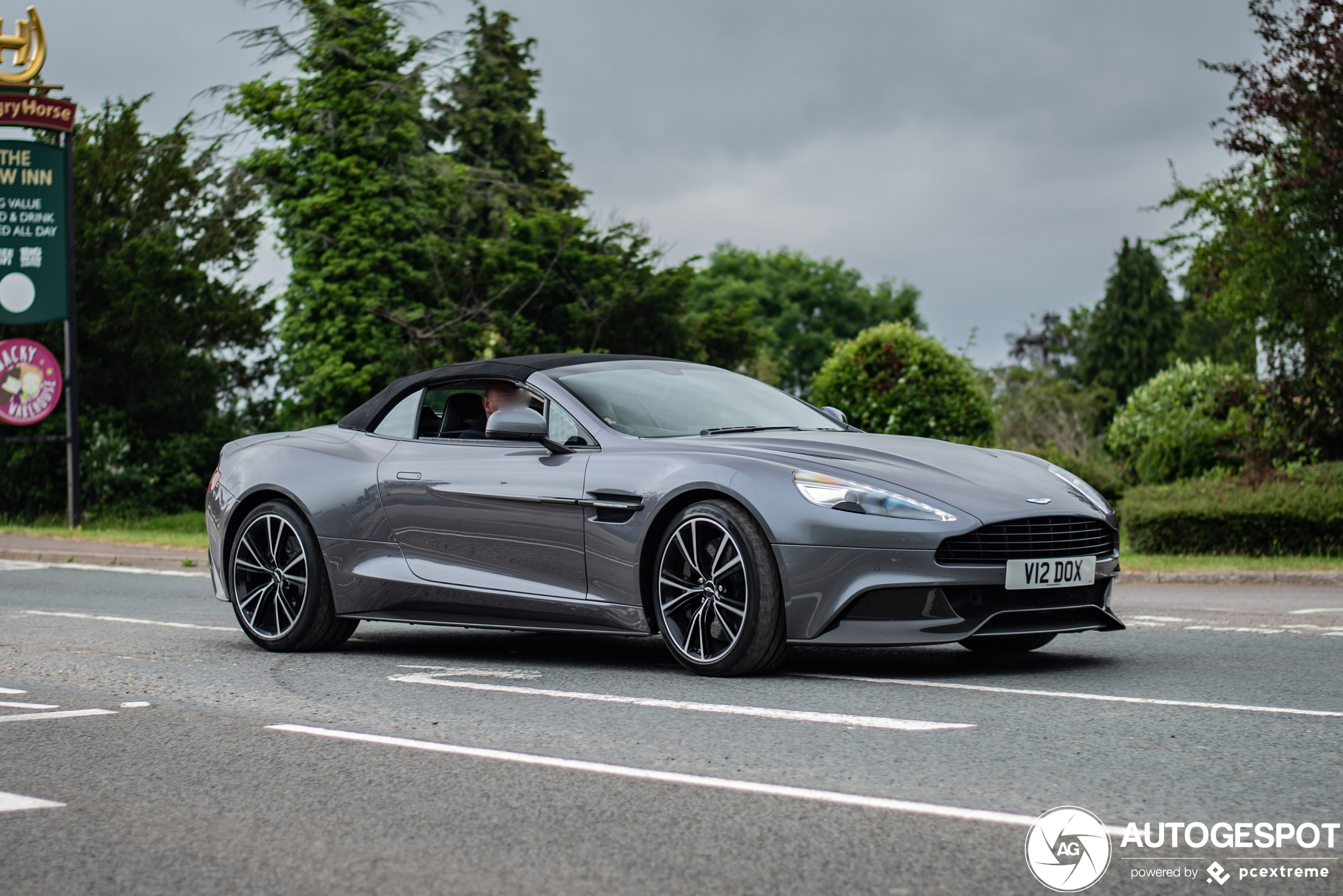 Aston Martin Vanquish Volante