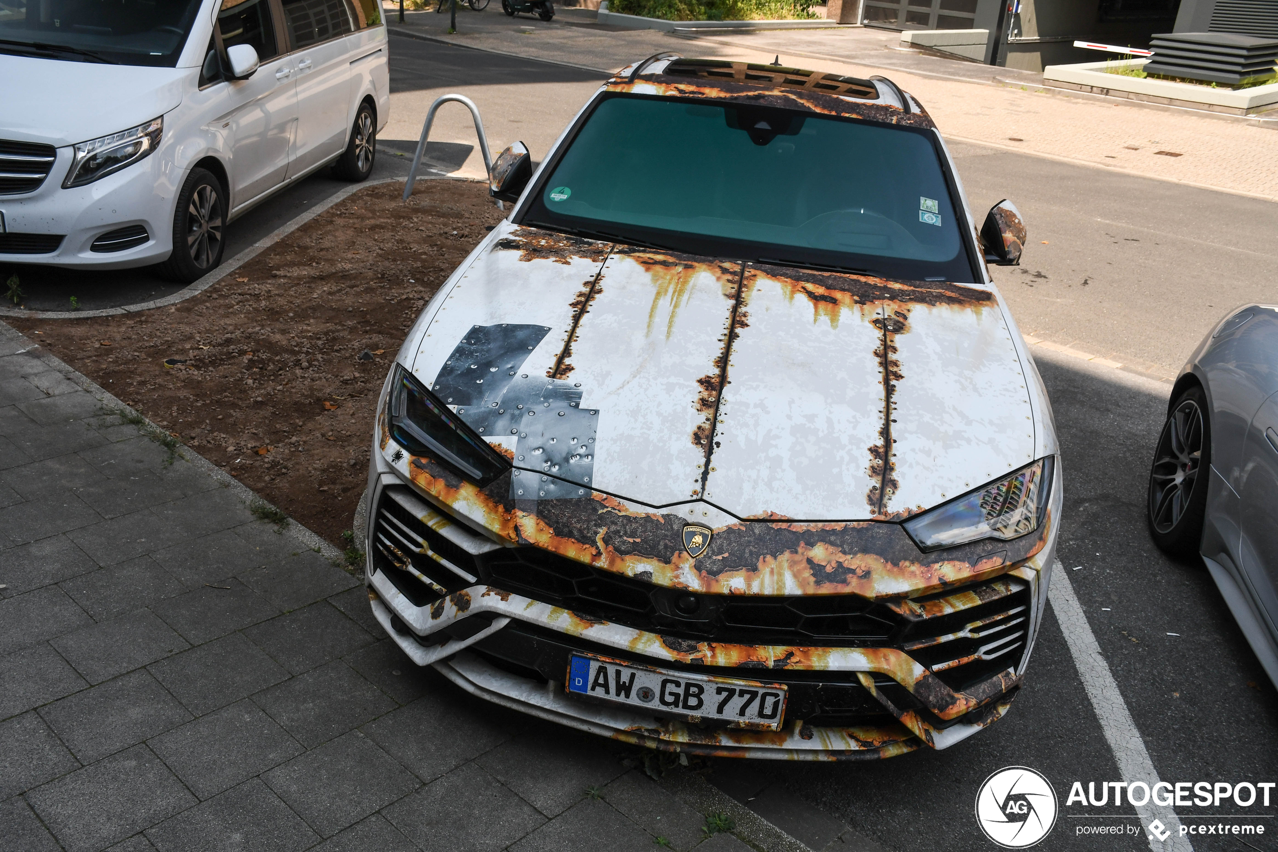 Lamborghini Urus ziet er krokant uit...