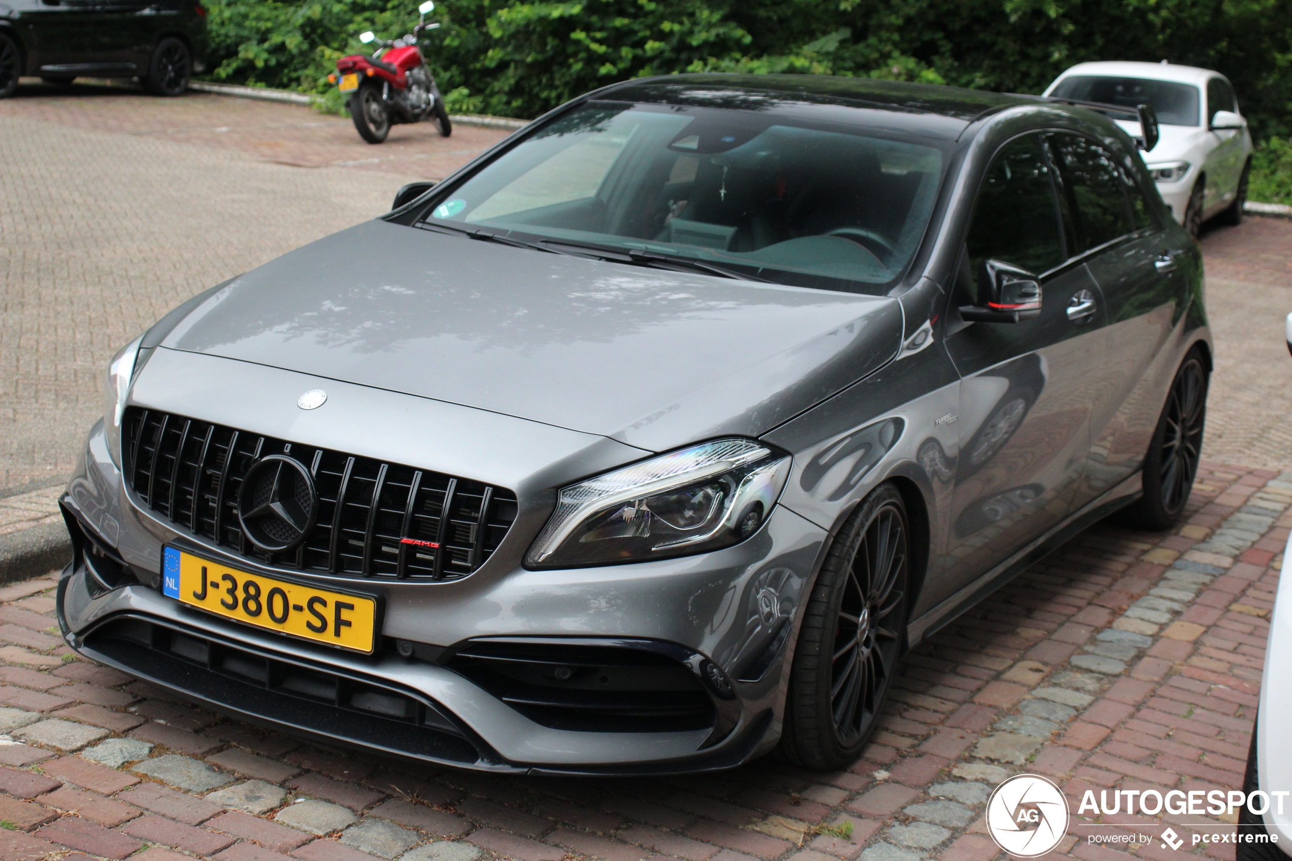 Mercedes-AMG A 45 W176 2015